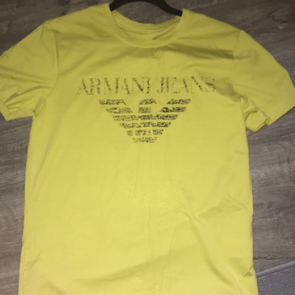 Burberry Men’s T-shirt Small